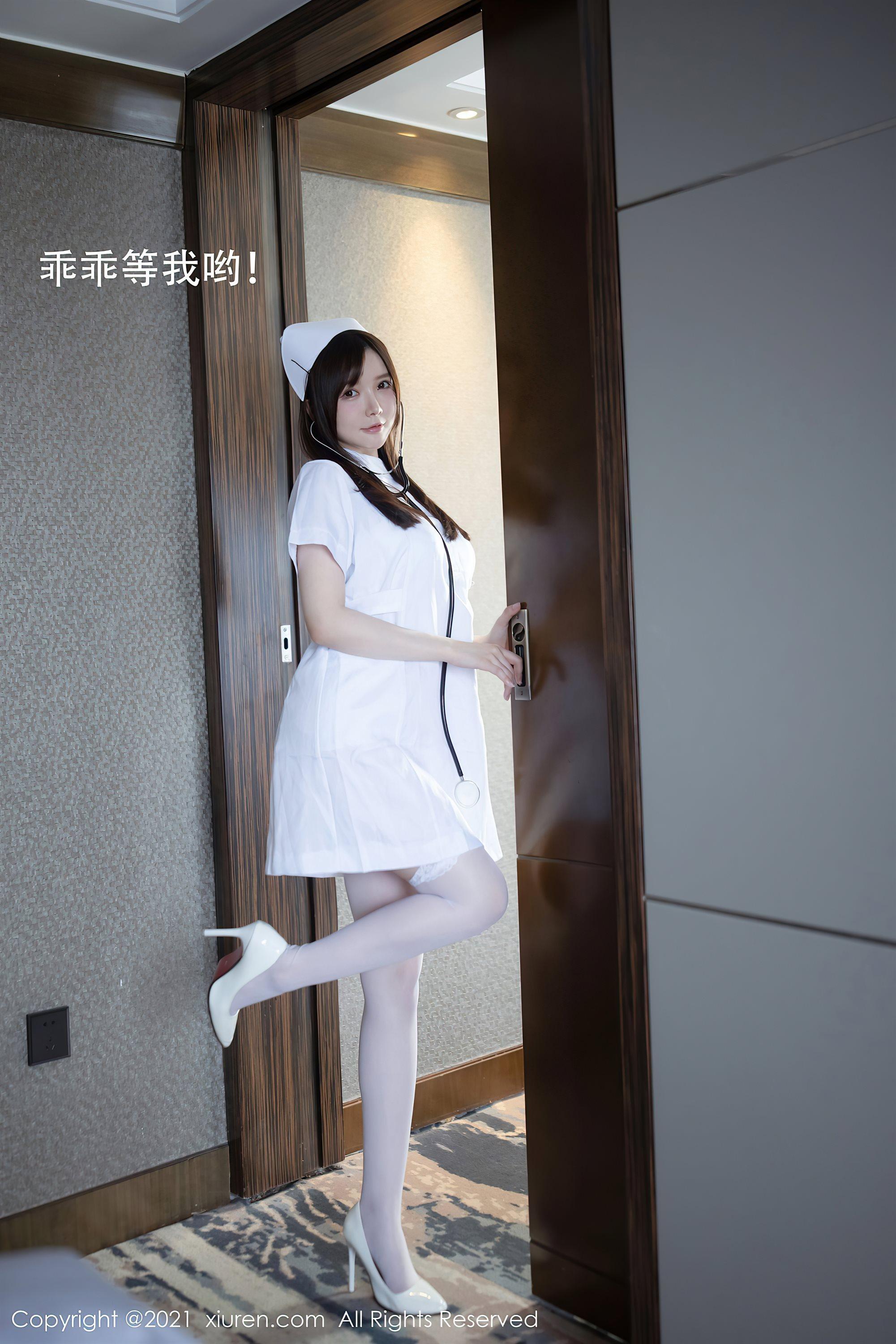 [XiuRen秀人网]No.3114 女神糯美子Mini洁白护士制服主题私房蕾丝内衣秀豪乳翘臀诱惑写真(14)