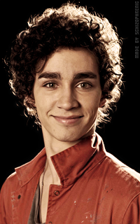 Robert Sheehan WNokj3JI_o