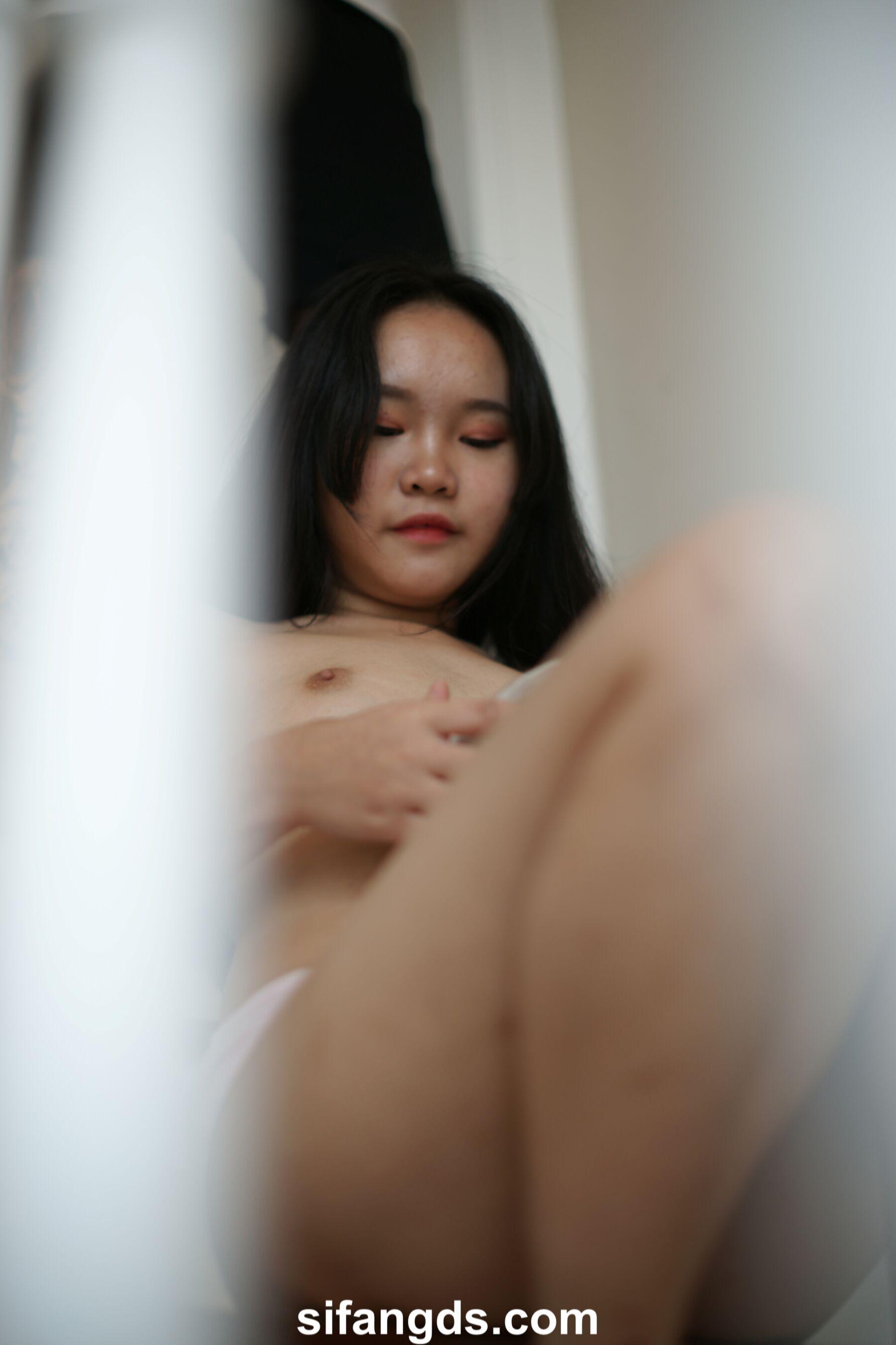 国模套图 素人私拍流出(130)