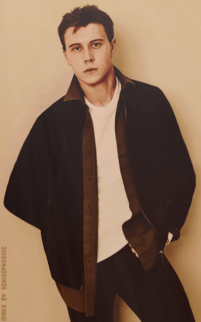 George MacKay Ftas0xQr_o