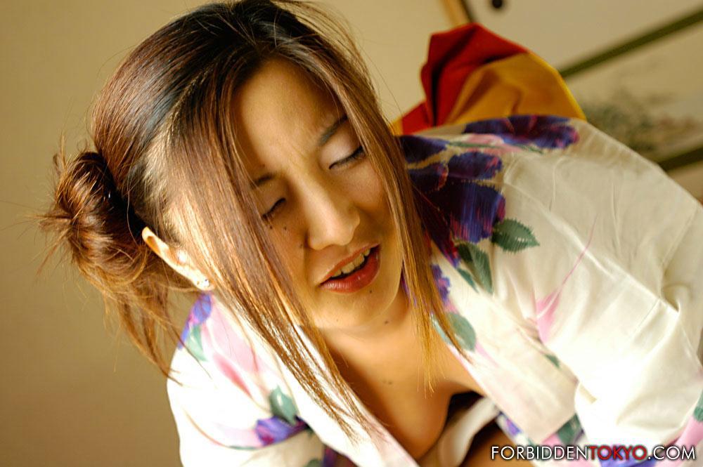 Busty Japanese girl Kasumi sucks and fucks her man wearing a kimono(13)