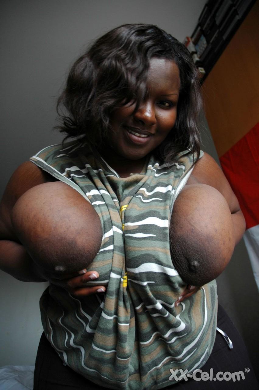 Fat black woman Mariana Kodjo showing off her extra-large natural tits(5)