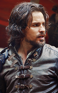 (m) santiago cabrera UhbWGX8X_o