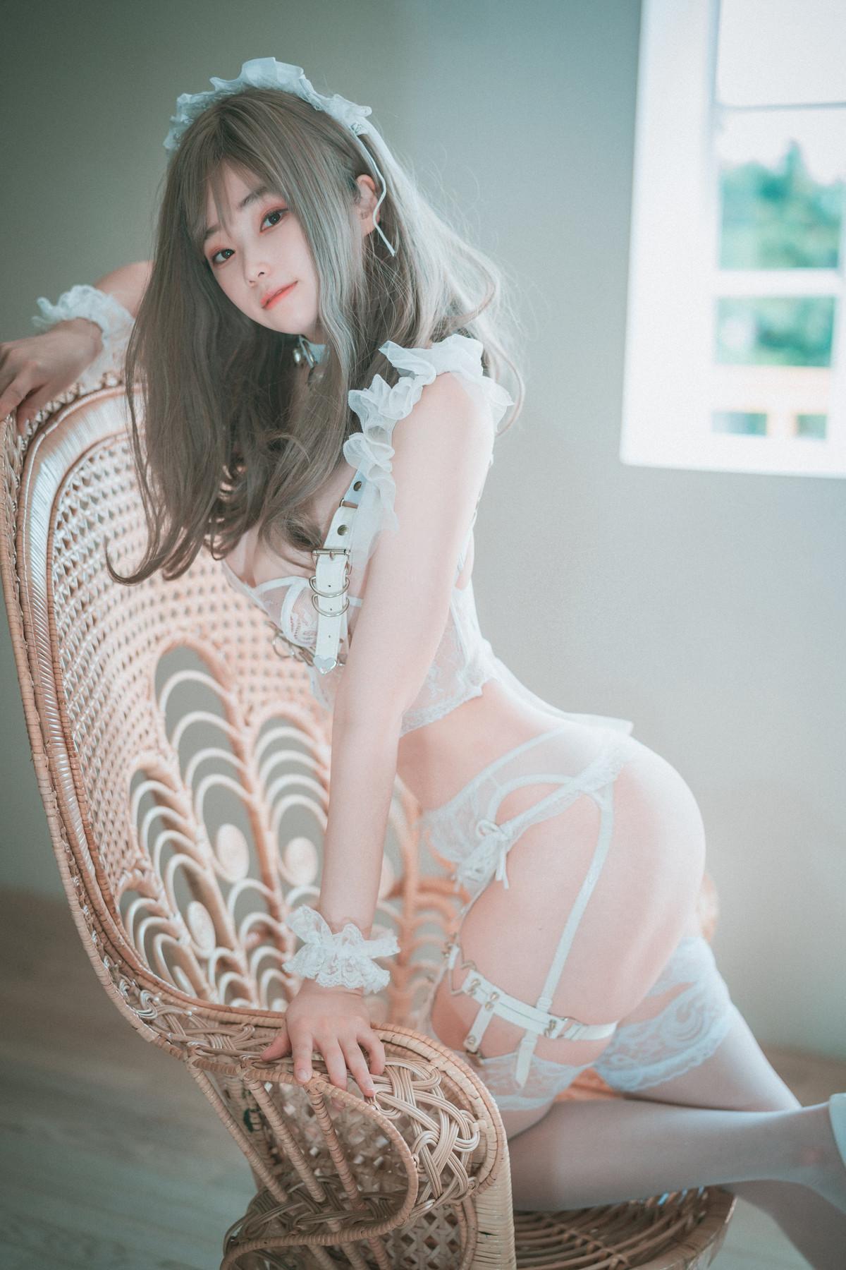 Bambi 밤비, DJAWA ‘Reine de Blanc’(42)