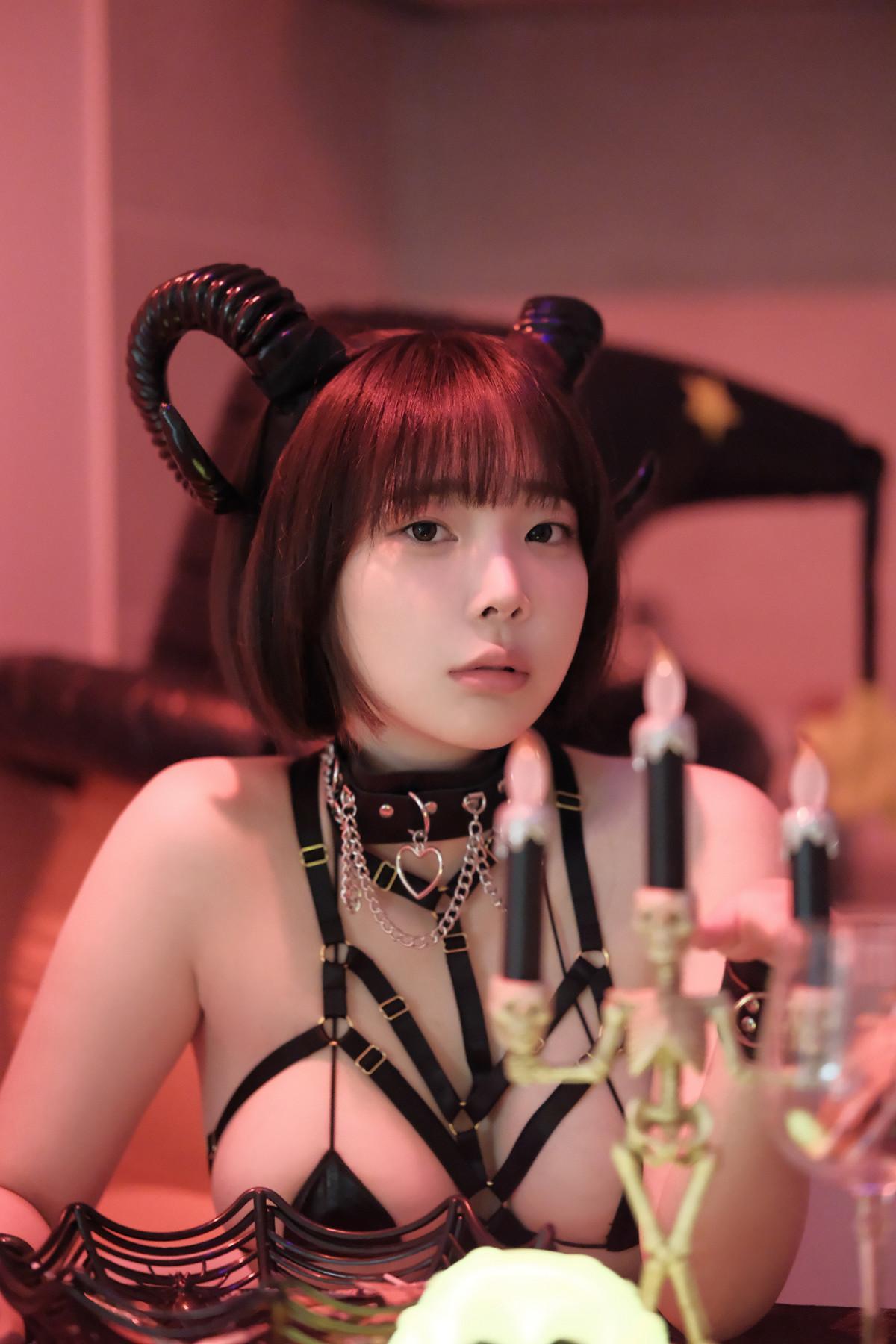 Kang Inkyung 강인경, Photobook ‘Halloween’ Set.01(1)