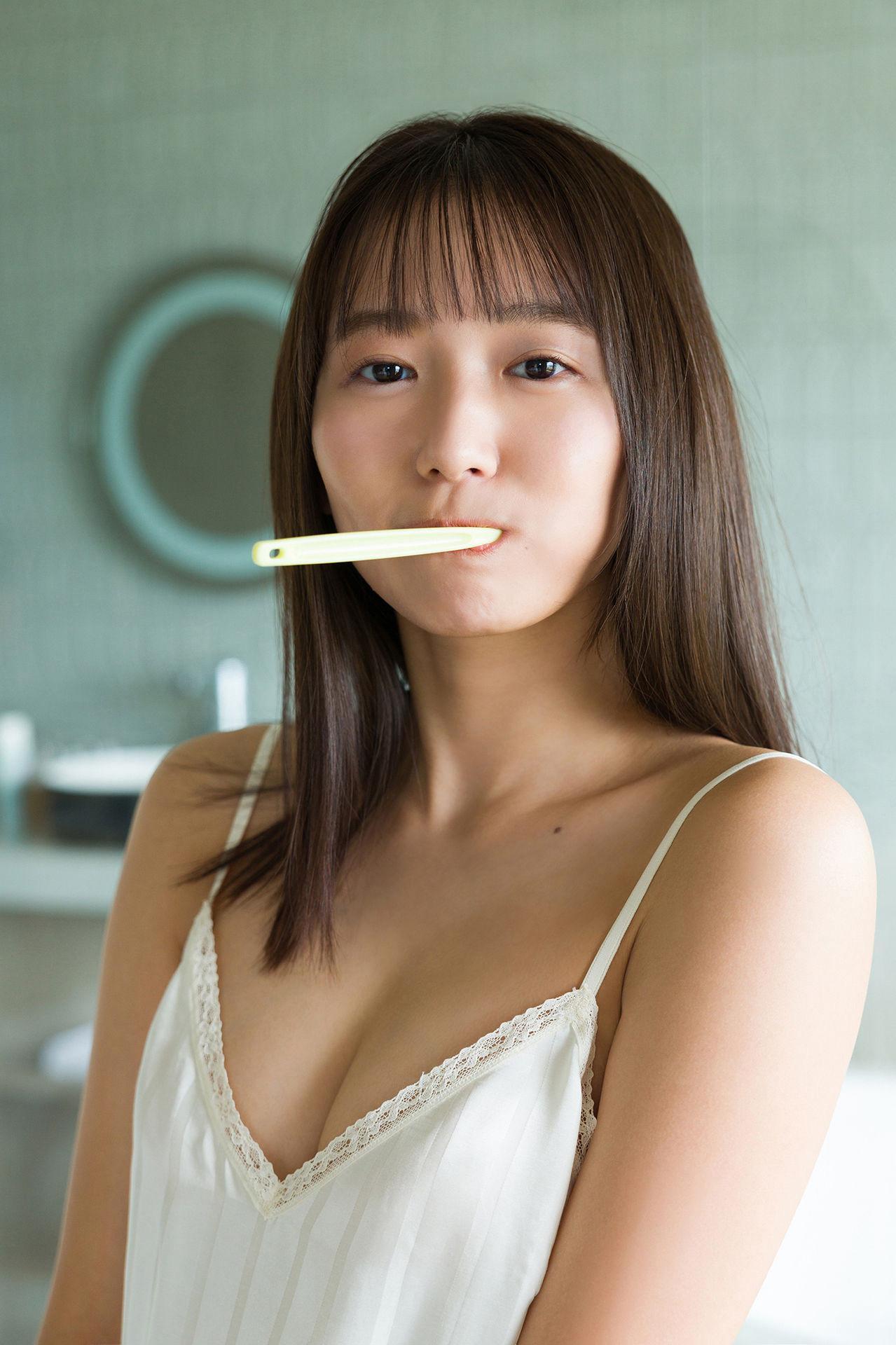 Nene Shida 志田音々, ファースト写真集アナザーバージョン 『ｎｅｎｅ－まるっとりっぷ－』 Set.04(28)