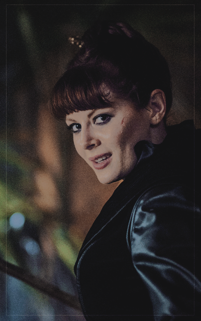 Emily Beecham S1hV3Cw5_o