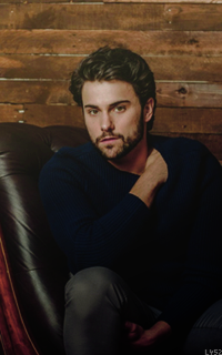 Jack Falahee OeY9LZX5_o