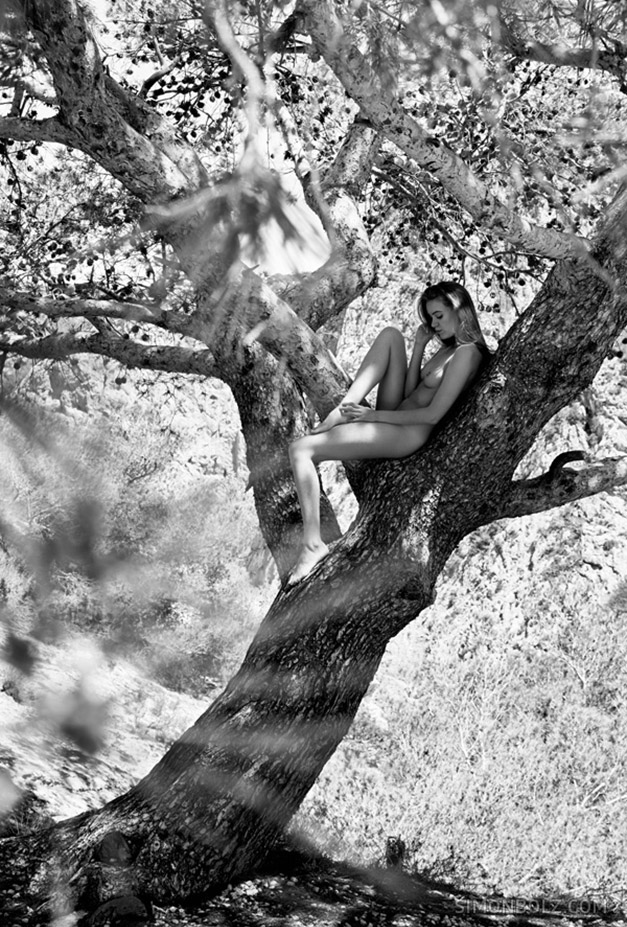 Rubia Stringsi nude by Simon Bolz Rubia Stringsi nude by Simon Bolz