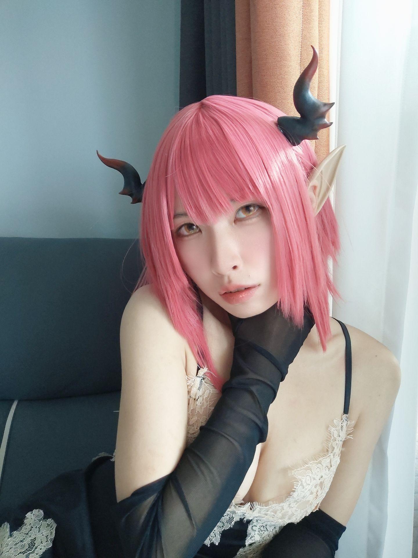 [福利女神cosplay] 莉莉丝 - 实习魅魔之睡衣篇/54P(25)