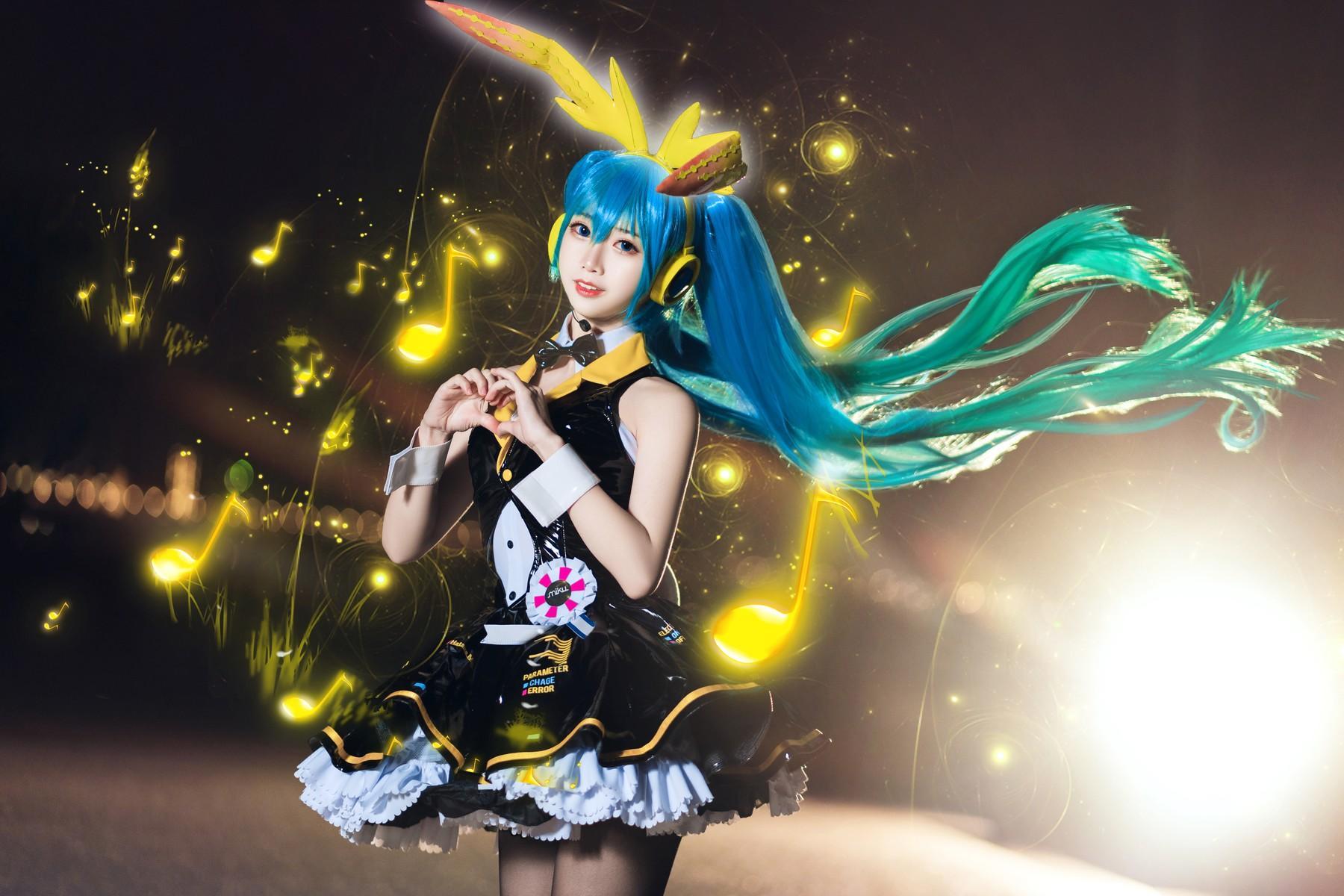 Cosplay 面饼仙儿 初音Miku(1)