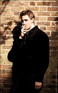 Max Irons JqYTRfrb_o