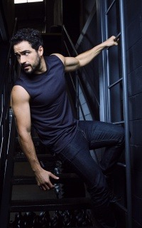 Alfonso Herrera 6ReYuL2C_o