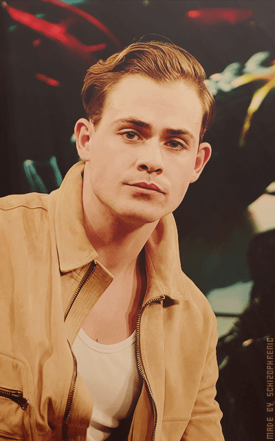 Dacre Montgomery WUM4S02h_o