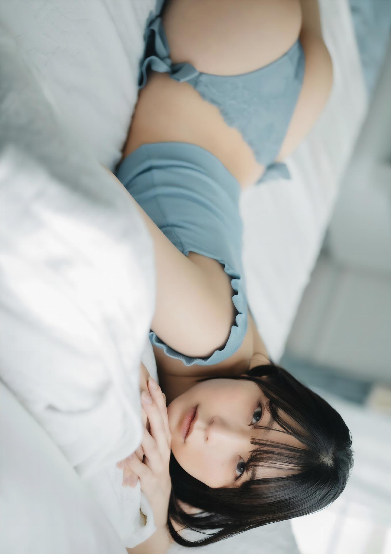 Marina Amatsu あまつまりな, 完全限定写真集 ‘The Queen’ Set.03(46)