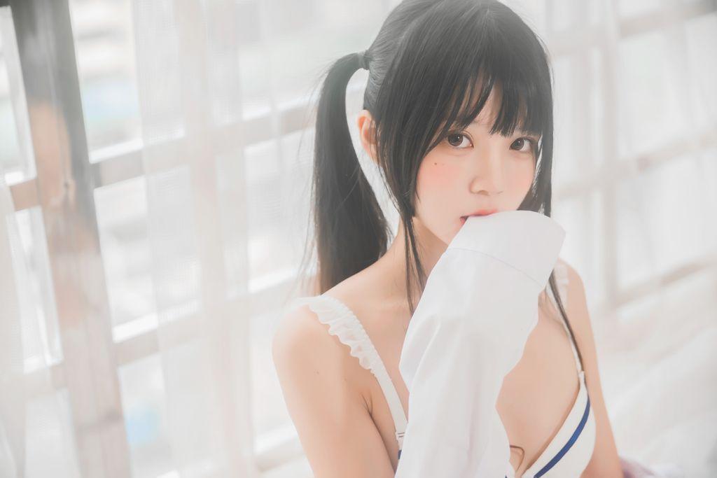 Coser @ 桜 桃 喵 Vol.073: 白 衬衫 双 马尾 (47 photos)(36)