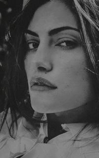 Phoebe Tonkin Dck1Kdxg_o