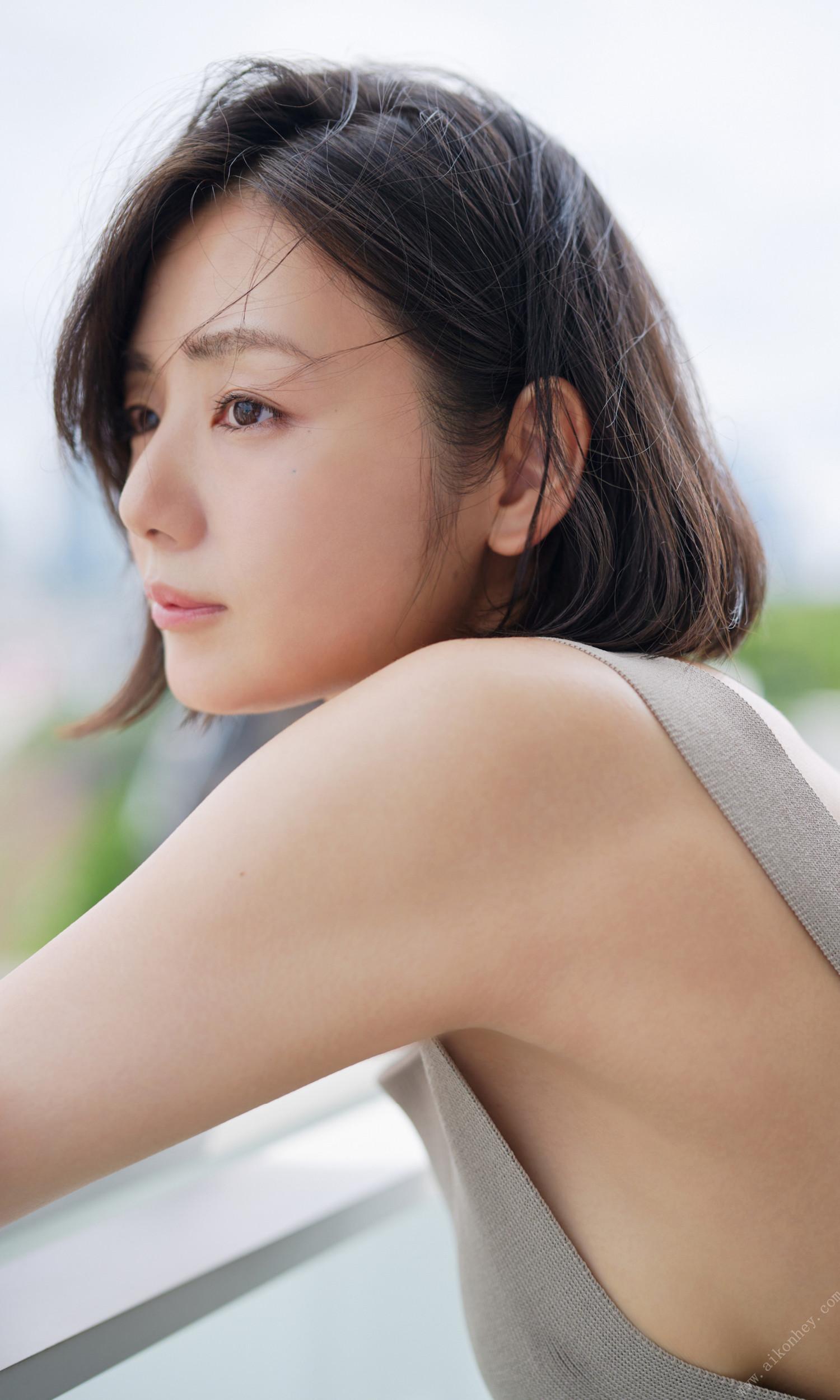 Moemi Katayama 片山萌美, 写真集 デジタル限定 「街に生きる」 Set.02(14)