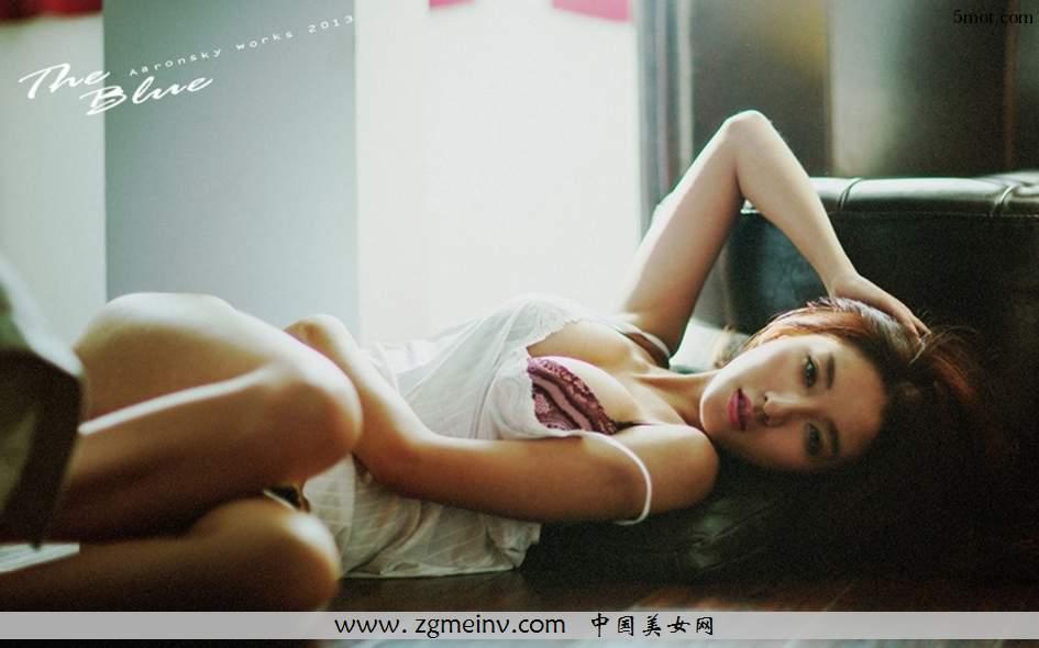 妩媚动人的性感美女高清桌面壁纸(2)