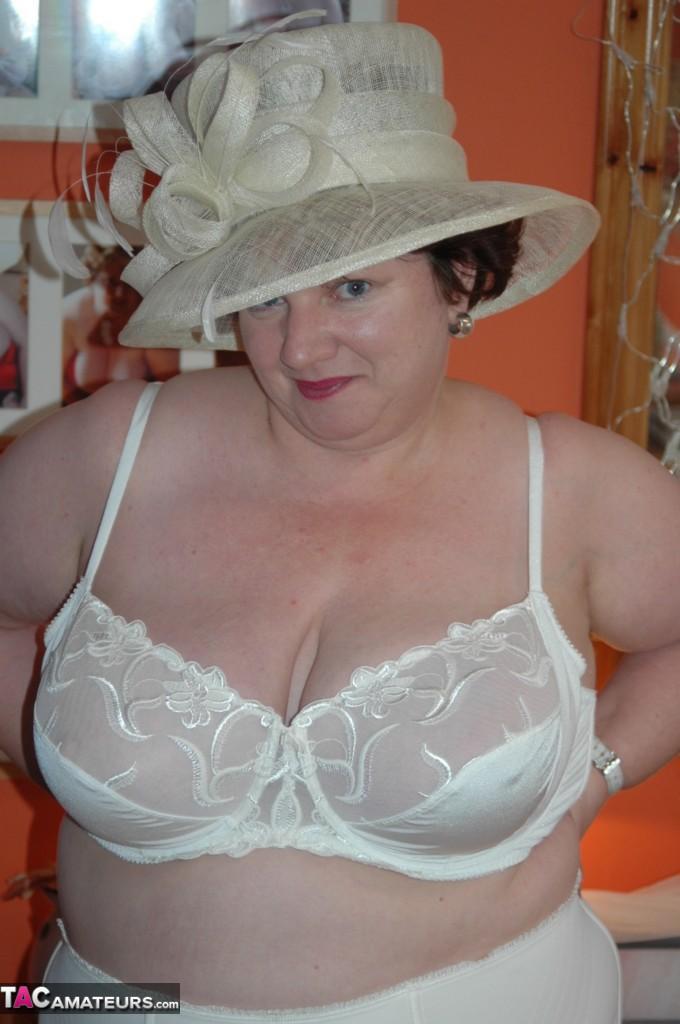 British BBW Chris 44g dons a big hat in her underthings and nylons(14)