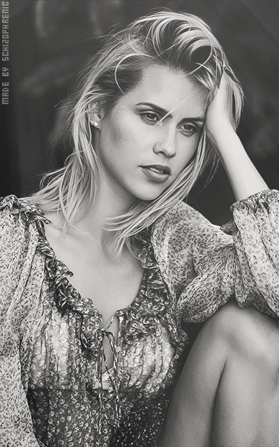 Claire Holt INVlPfxd_o