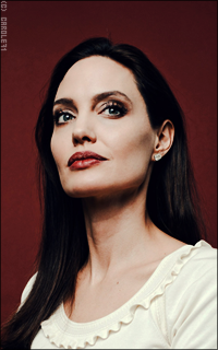 Angelina Jolie AQKDgoVy_o