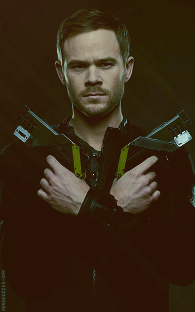 Aaron Ashmore OwKaDixd_o