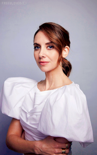 Alison Brie 3JzGngDv_o