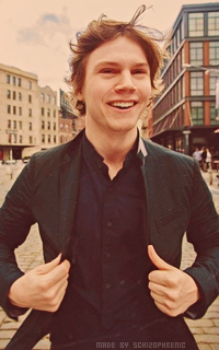 Evan Peters S9XpTsxc_o