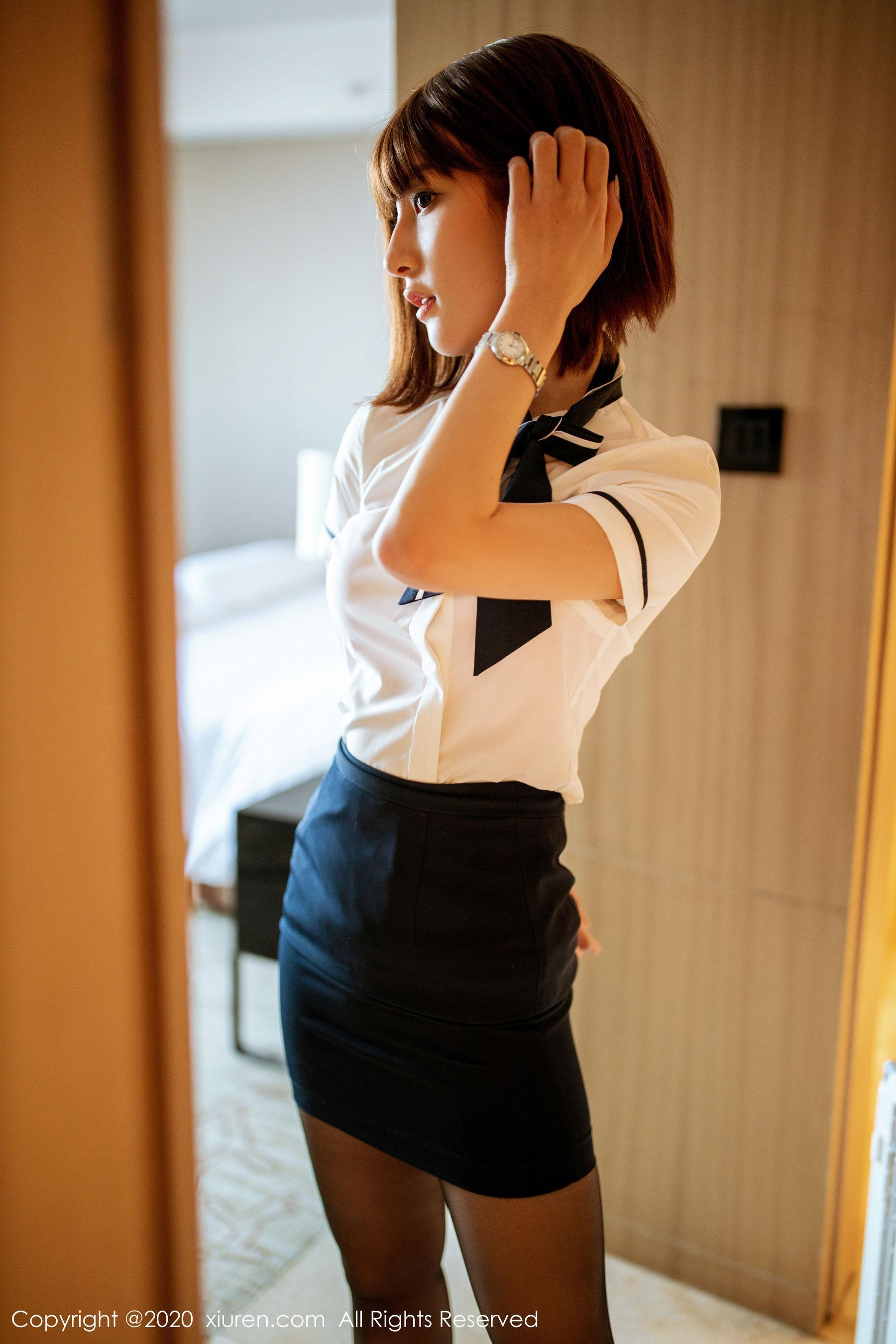 [秀人XIUREN] No.2082 林文文yooki 《黑丝空姐的温柔服务》 写真集(16)