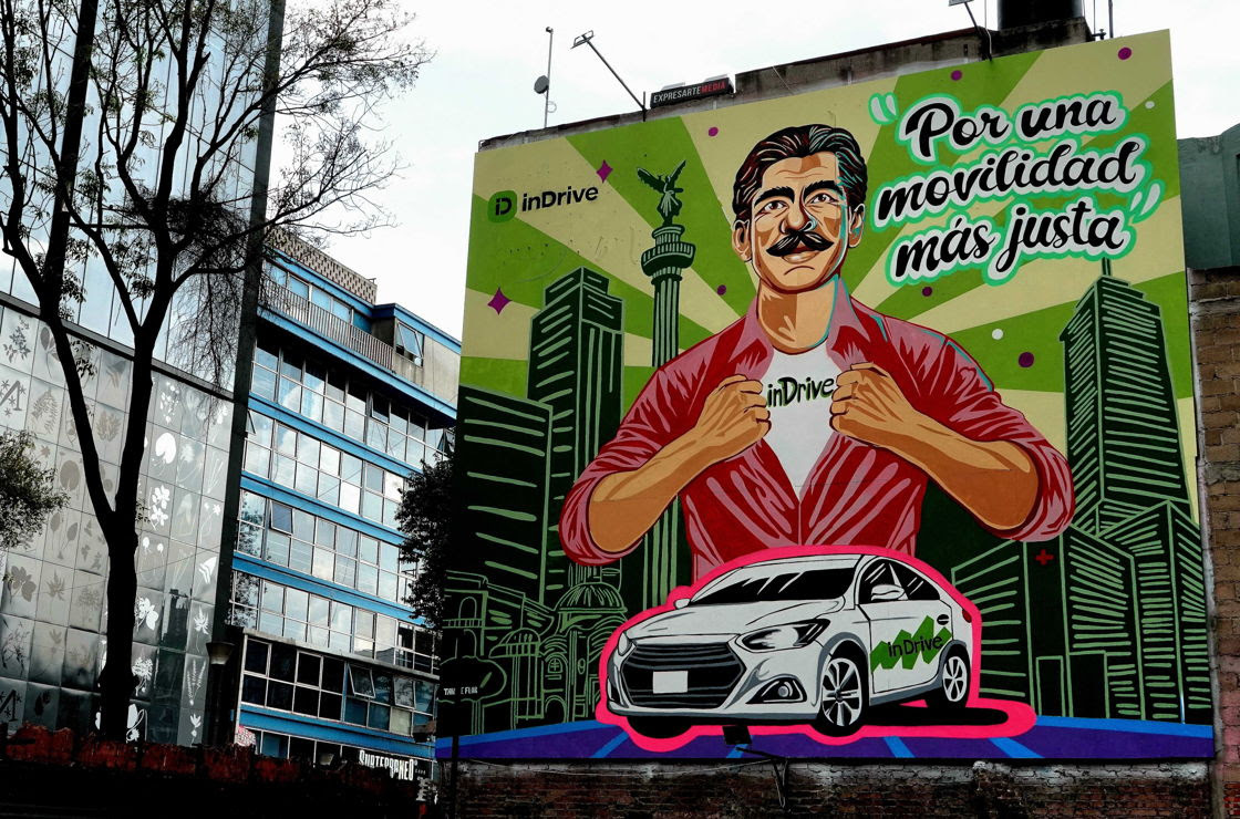 Con murales urbanos, visibilizan su apuesta por una movilidad con regla