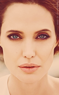 Angelina Jolie SvbzRG6C_o