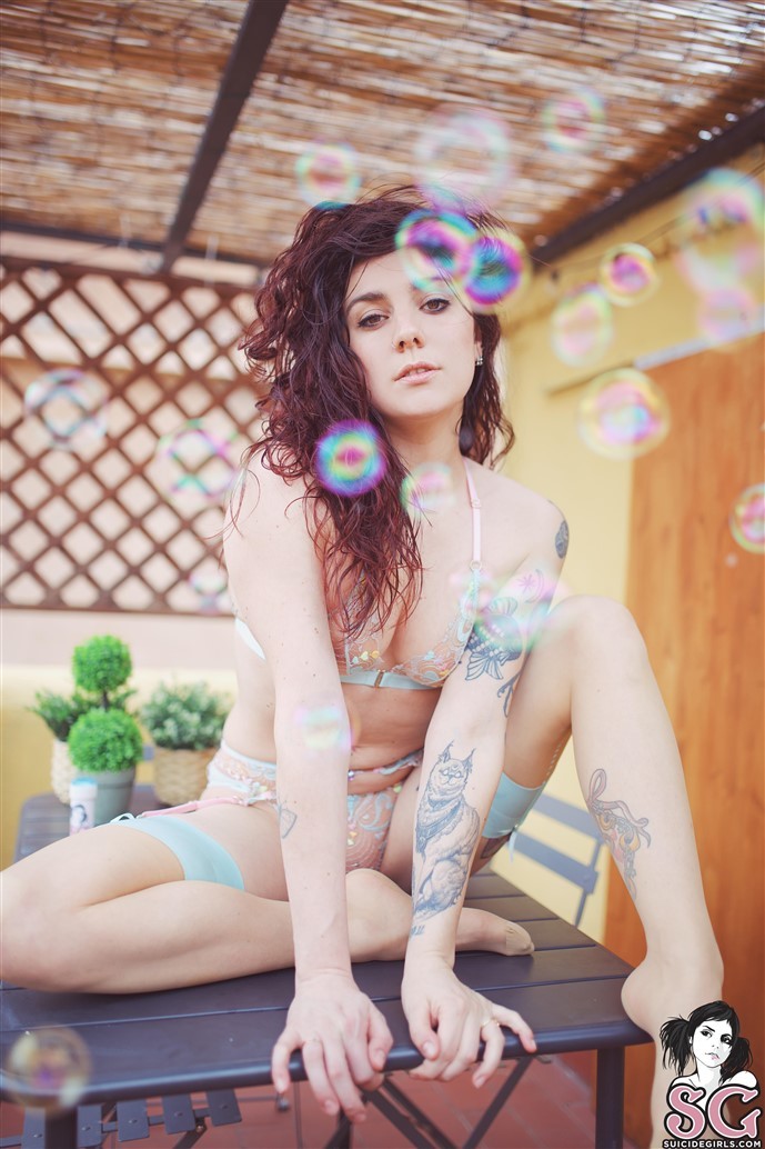 Lauretta Suicide, Blow it bigger