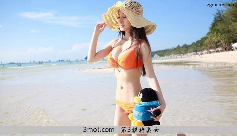 纤细的身材诱人的美乳清纯可爱的美眉比基尼写真(1)