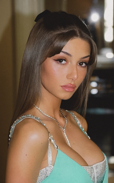 Mimi Keene ZyT6EkjI_o