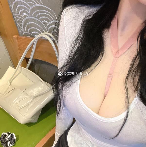 极品巨乳网红@第五大人诱惑私拍视图(23)