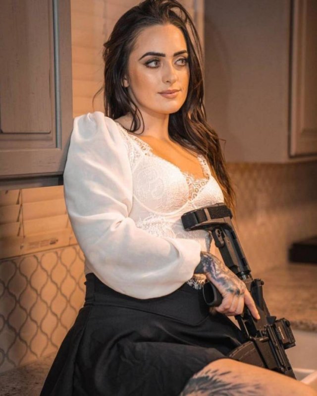 WOMEN WITH WEAPONS...9 X9uz2TXU_o