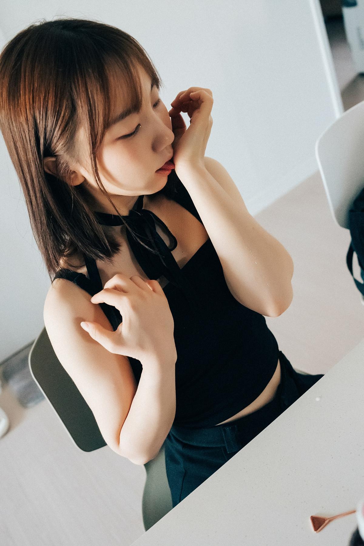 Han Yeri 한예리, Loozy ‘Visitor’ Set.01(41)