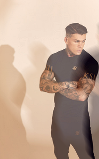 Stephen James IWnxPz3r_o