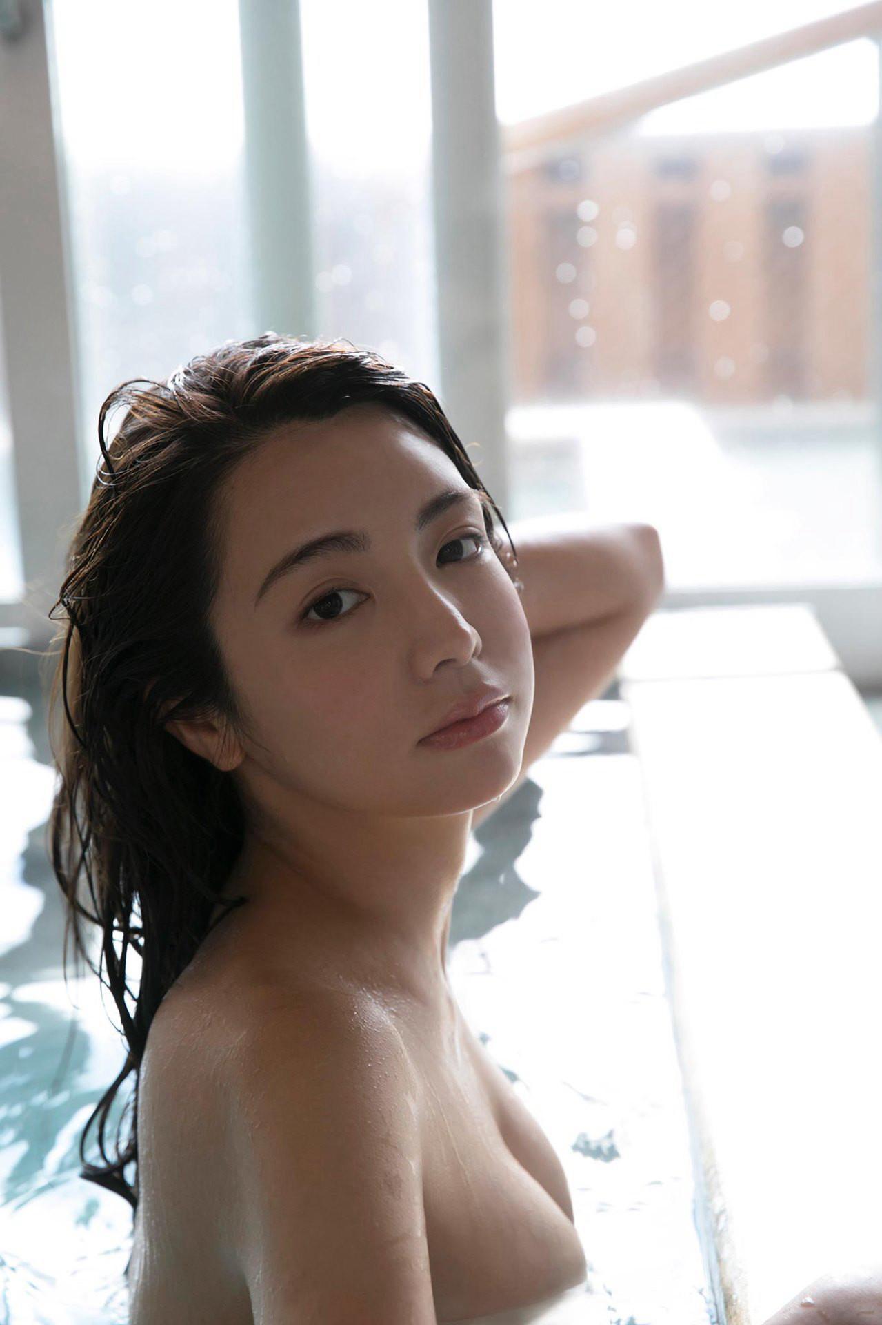 Miu Nakamura 仲村美海, 写真集 [背中を流して] Set.02(15)