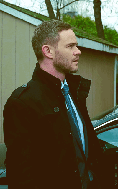 Aaron Ashmore UVIjEyC9_o