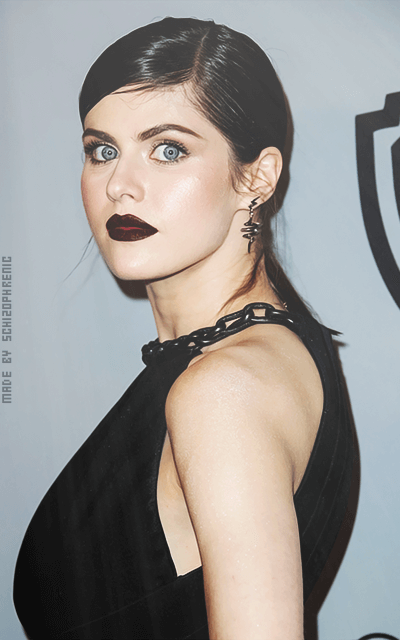 Alexandra Daddario ZU53zKEy_o