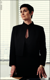 Carrie-Anne Moss OTypfZXQ_o