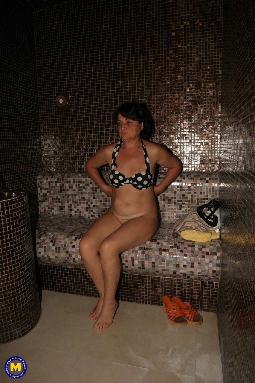 Chubby amateur European ladies relaxing and taking baths at the spa(19)