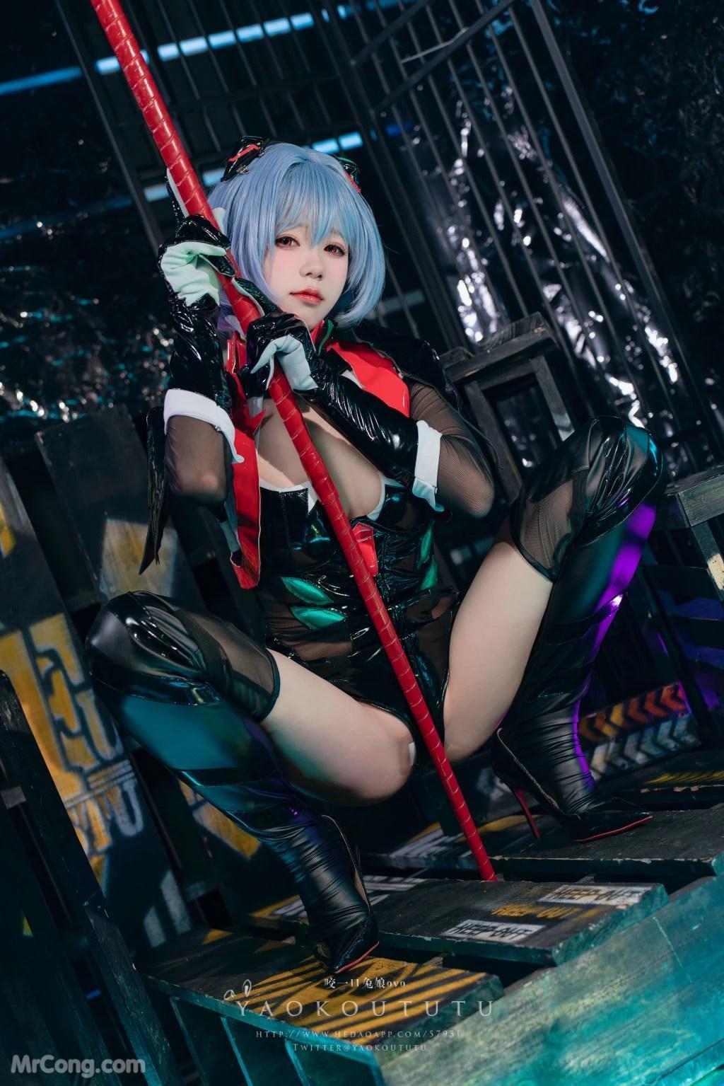 Coser@黏黏团子兔:『黑凌波』&小剧场 (50 photos )(11)