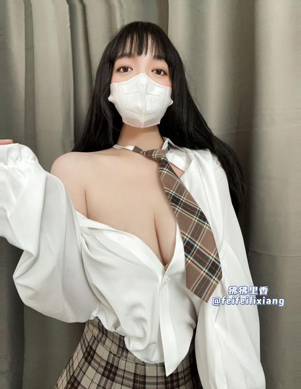 推特美女狒狒里香+椰子冰私拍尺度图集(6)