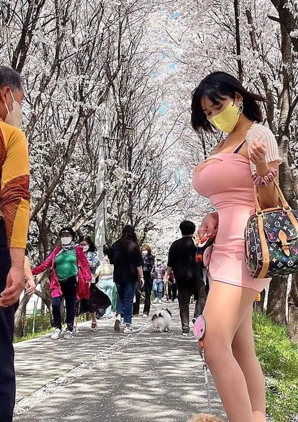 蜂腰巨乳美女ssusukang私拍诱惑图集(17)