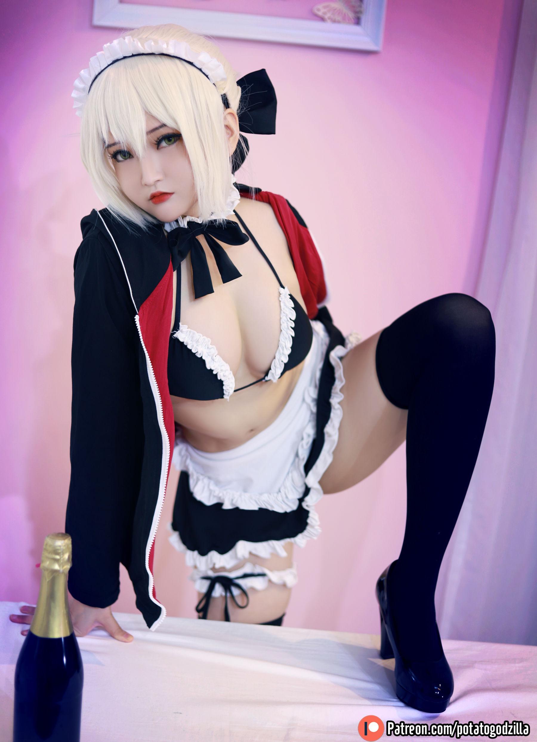 Coser小姐姐Potato Godzilla – Saber Alter Maid 套图(3)