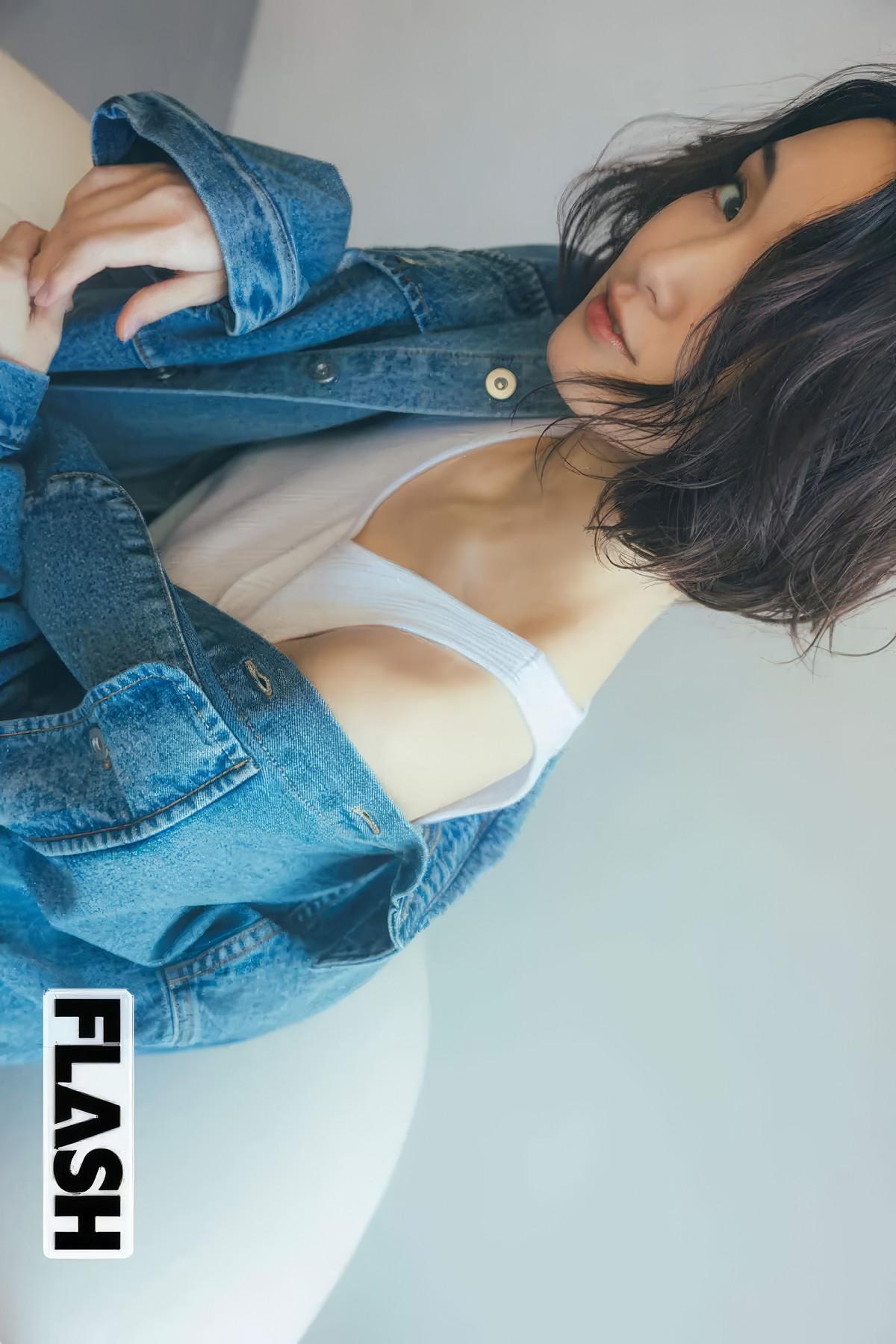 Ayame Goriki 剛力彩芽, FLASH 2025.02.04 (フラッシュ 2025年2月4日号)(18)