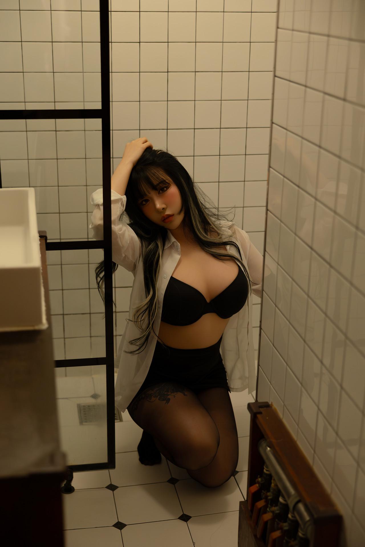 Lee Yuin 유인, Photobook ‘Girl Next Door’ Set.01(4)
